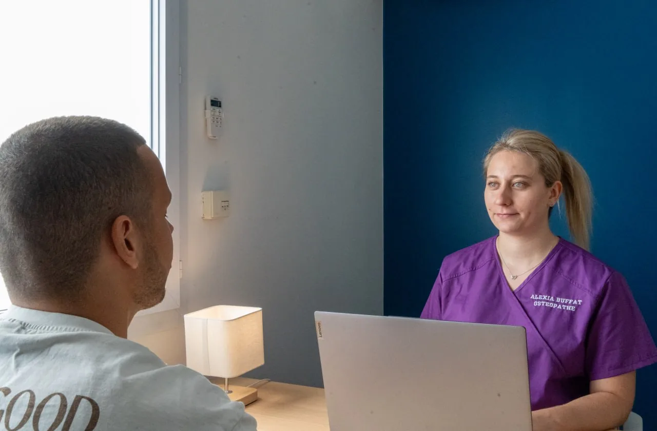 osteopathe-chaponost-echange-patient-alexia-buffat