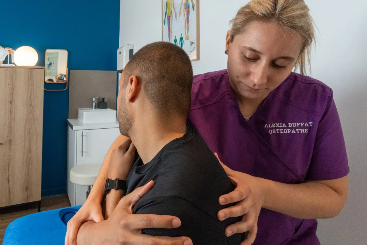 osteopathe-chaponost-consultation-cervicales-douce-alexia-buffat